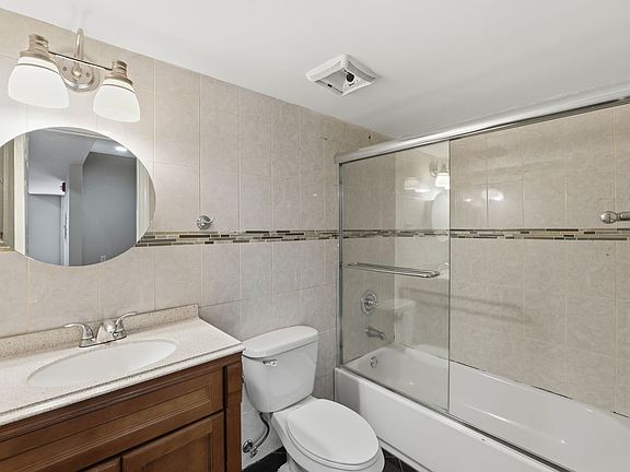 2nd image of 168 New York Ave Floor 1