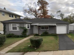 877 E Hazelwood Ave, Rahway, NJ 07065