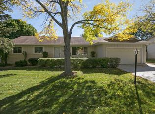 1044 Ramsdell Dr, Apple Valley, MN 55124