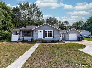 1476 W Lakewood Blvd, Holland, MI 49424