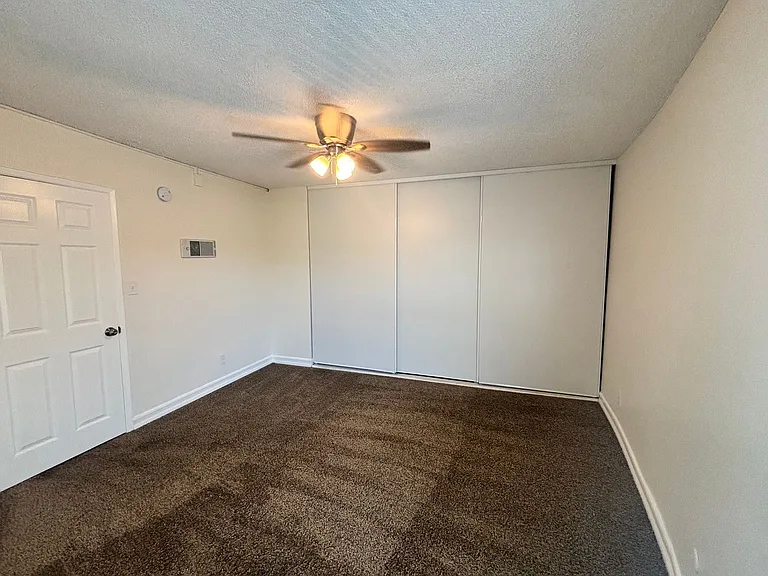University Terrace Apartments — Photo 36