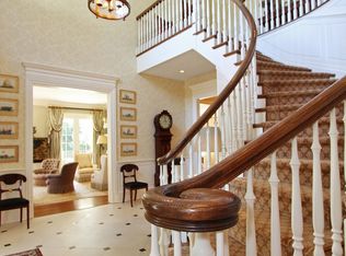 6 Orchard Ln, Old Westbury, NY 11568