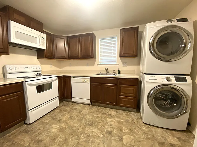 Studio Garage Apt In Nw Okc Youngs Englewood Add — Photo 6