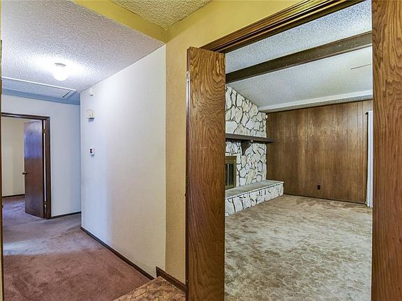 4th image of 3819 Glenbrook Dr