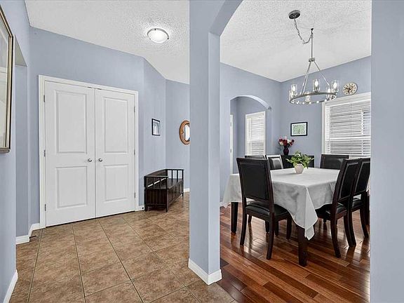 4th image of 18 N Copperstone Dr SE