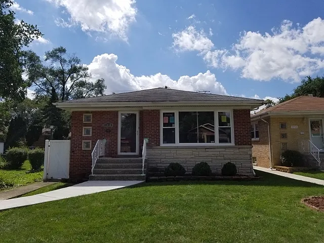 3910 Butterfield Rd photo 1