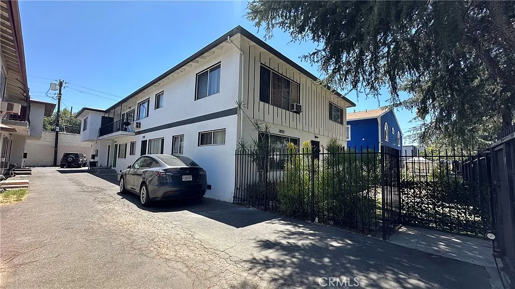 2 bed, 730 sqft, $2,190 — Photo 2