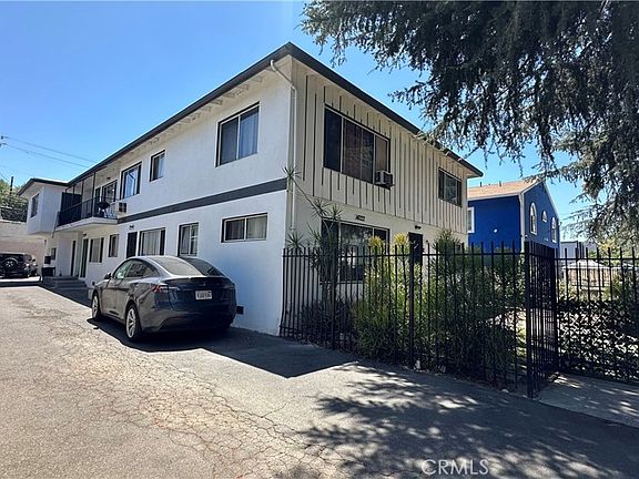 2nd image of 14222 Calvert St APT 3