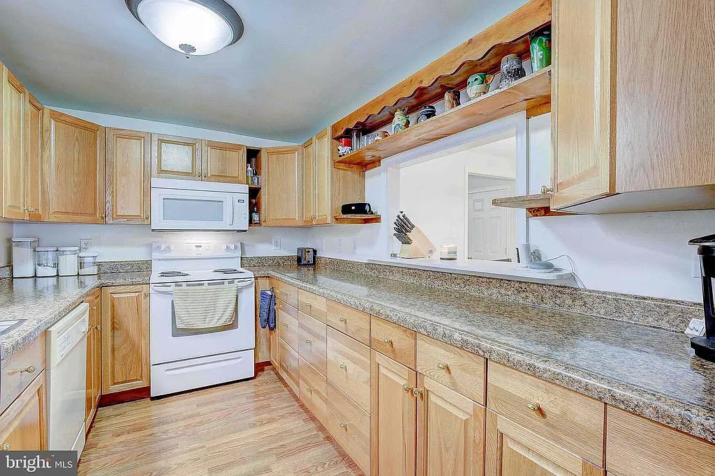 1 bed, 1.0 bath, 900 sqft, $1,395 — Photo 4
