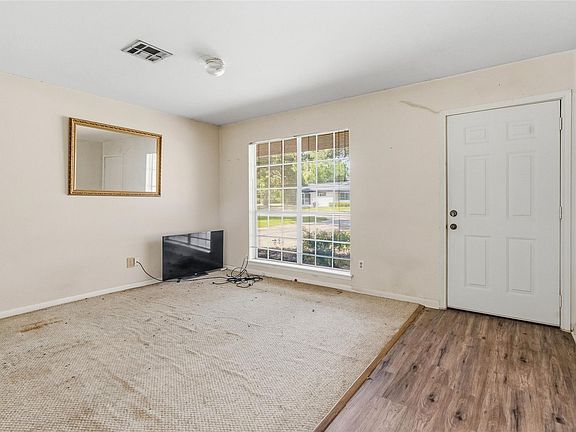 5th image of 104 Talisman St