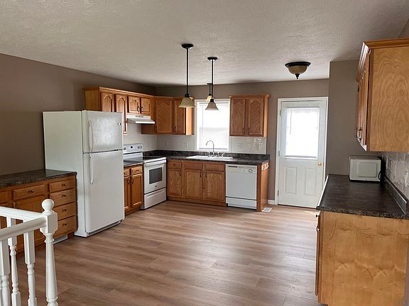 2nd image of 2031 Hanford St