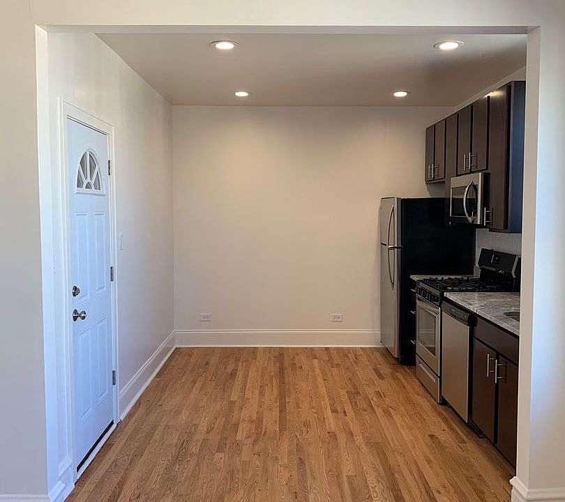 1st Floor 2 BR, Recently Renovated in Budlong Woods 2722 W Farragut