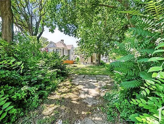 4 bed, 2164 sqft, $1,900 — Photo 2