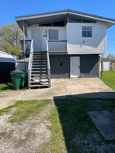 1015 1/2 West Dr Photo 1