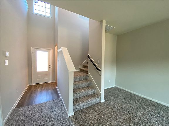 5th image of 404 Zimmet Dr