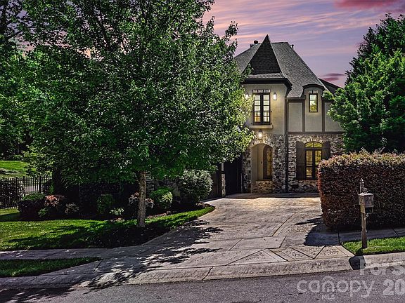 2nd image of 703 Sainte Rose Ln