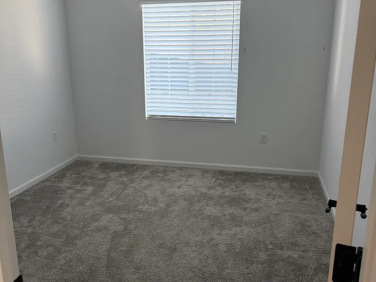 Silver Cloud Ct — Photo 5