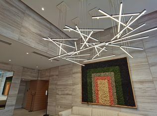 5058 Joyce St #806, Vancouver, BC V5R 4G3