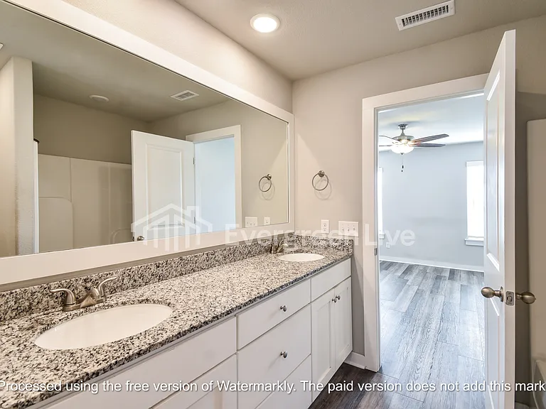 370 N Mojave St — Photo 6