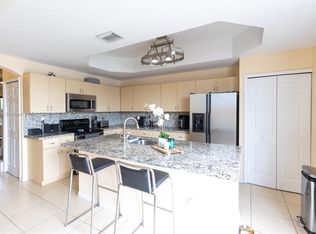 10609 Sw 6th St, Hollywood, FL 33025