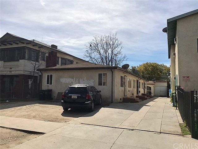 1st image of 846 W 40th Pl