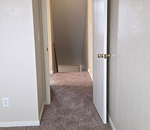4th image of 3204 Hereford Ln #D