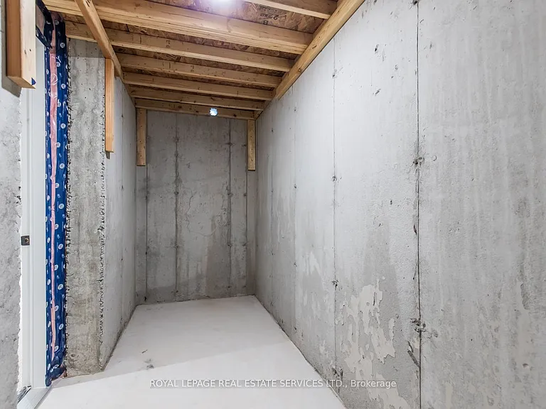 42 Beachwalk Cres — Photo 34
