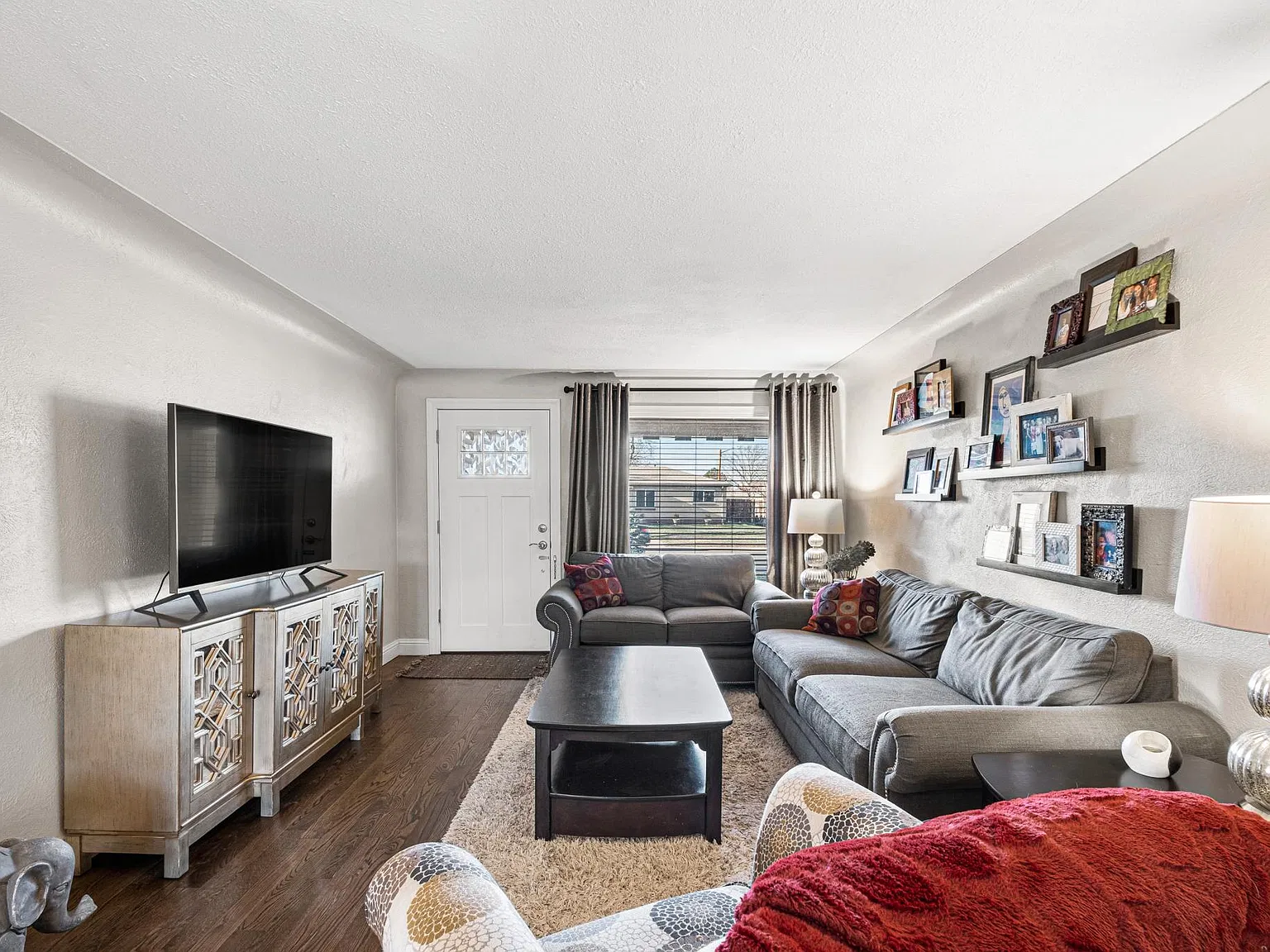 3 bed, 1251 sqft, $3,700 — Photo 4