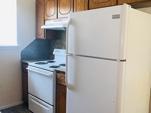 5th image of 104 Pinebrook Pl APT A