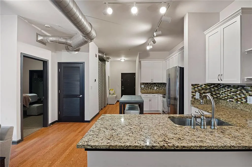 2 bed, 2.0 bath, 1223 sqft, $2,200 — Photo 4
