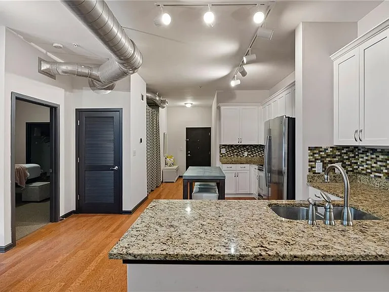 5300 Peachtree Rd #501 — Photo 8