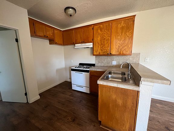 5th image of 15554 Nordhoff St #204