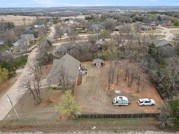 5th image of 1819 Hidden Oaks Dr