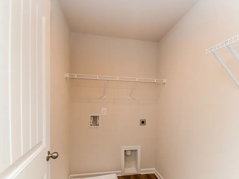 335 Noble Ln — Photo 13