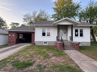 127 W Bates St, Roodhouse, IL 62082