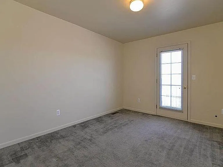 2076 Cloverly Ln — Photo 18