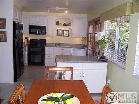 2nd image of 10680 Esmeraldas Dr