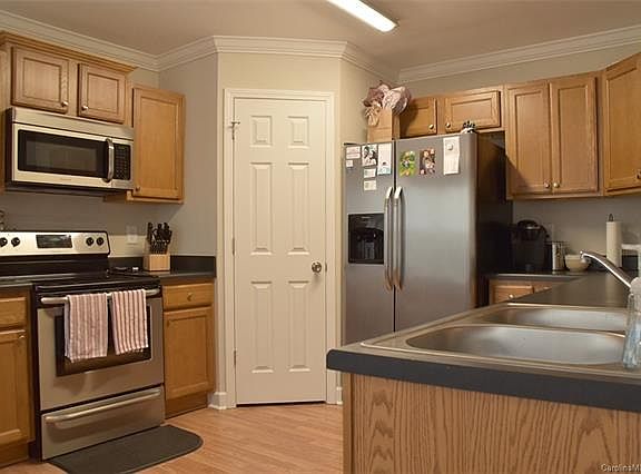 5th image of 7184 Rolling Hills Dr
