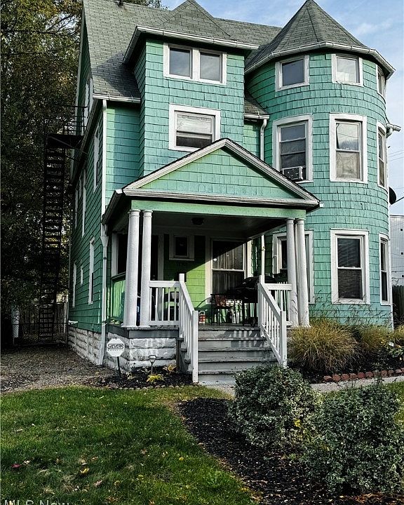 1st image of 1805 E 93rd St