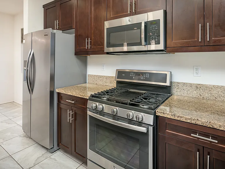 2084 Blue Oak Ln — Photo 10