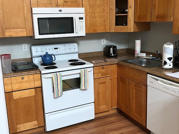 Kitchen with Washer/Dryer