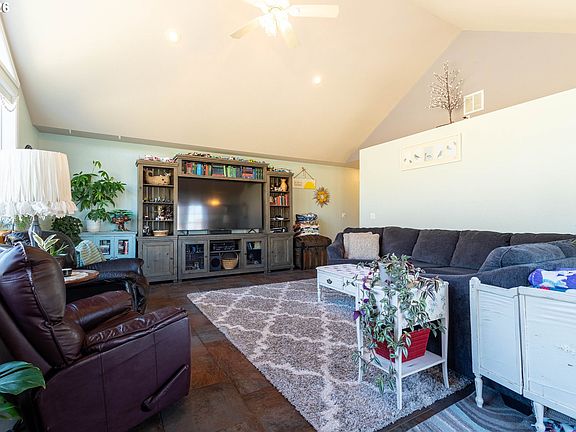 4th image of 60908 Stackland Rd