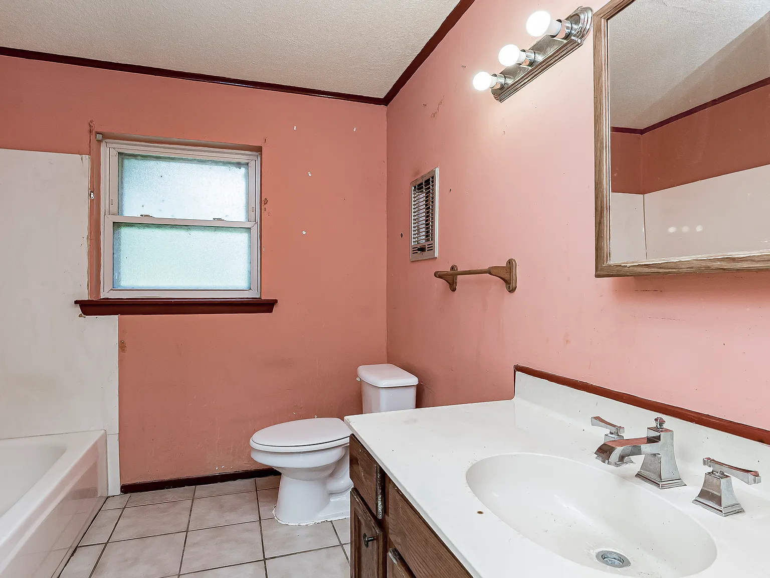 3 bed, 1200 sqft, $1,200 — Photo 2