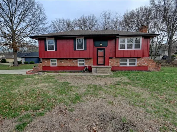 12901 Byars Rd, Grandview, MO 64030