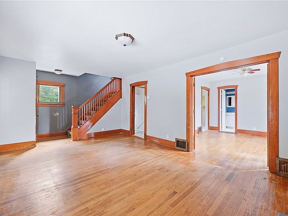 5th image of 266 Jefferson Ave