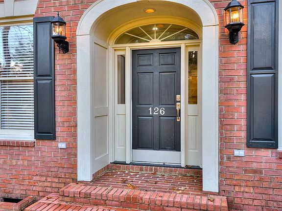 3rd image of 126 Laurel Oak Dr