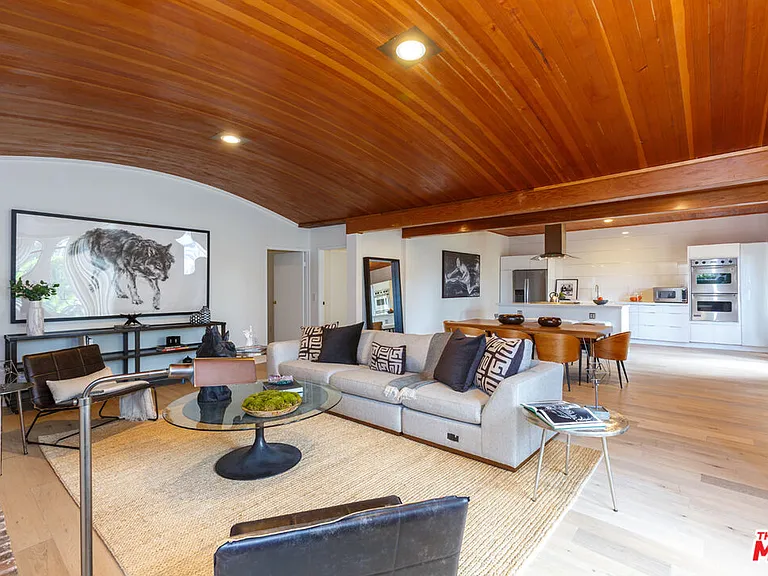 465 S Sherbourne Dr — Photo 3