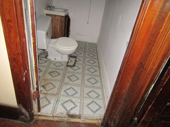 4th image of 255 W Lafayette Ave