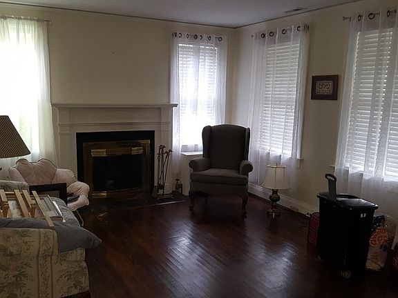 3rd image of 3608 Plymouth Pl