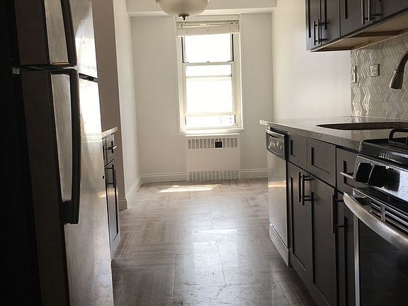 4th image of 747 10th Ave APT 25D